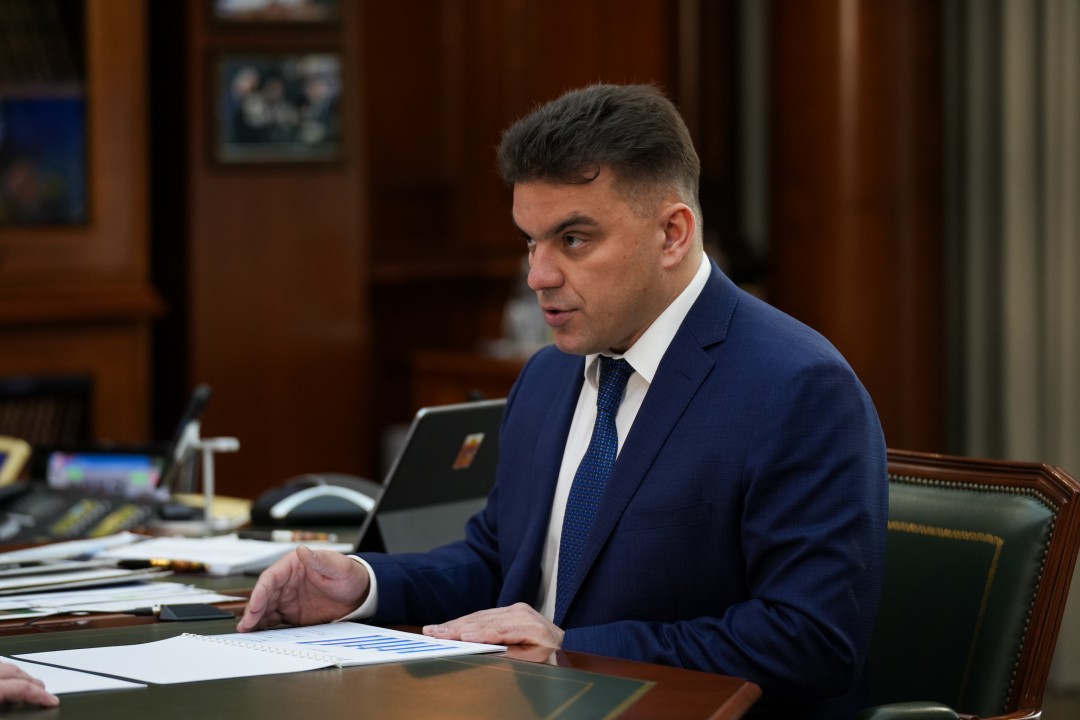 Андрей Воробьев провел рабочую встречу с главой Можайского м. о. Денисом Мордвинцевым Андрей Воробьев провел рабочую встречу с главой Можайского м. о. Денисом Мордвинцевым